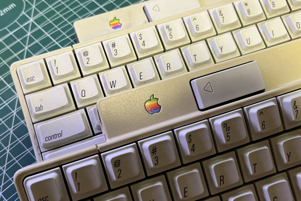 古いAppleキーボードについた6色りんご